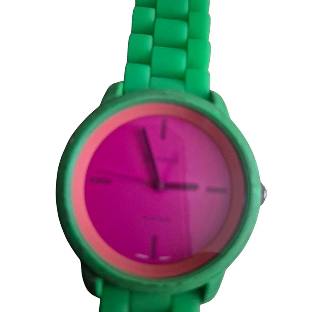 Geneva Platinum mens ladies sport watch stylish Showy Minimalist New Battery